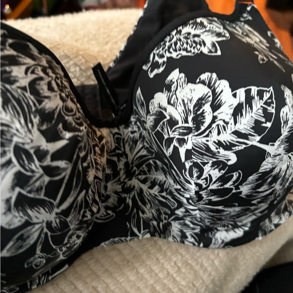 Torrid Curve Black/White Floral Full Support Fosm Cups Underwire Bra Size 44D. - Picture 2 of 6